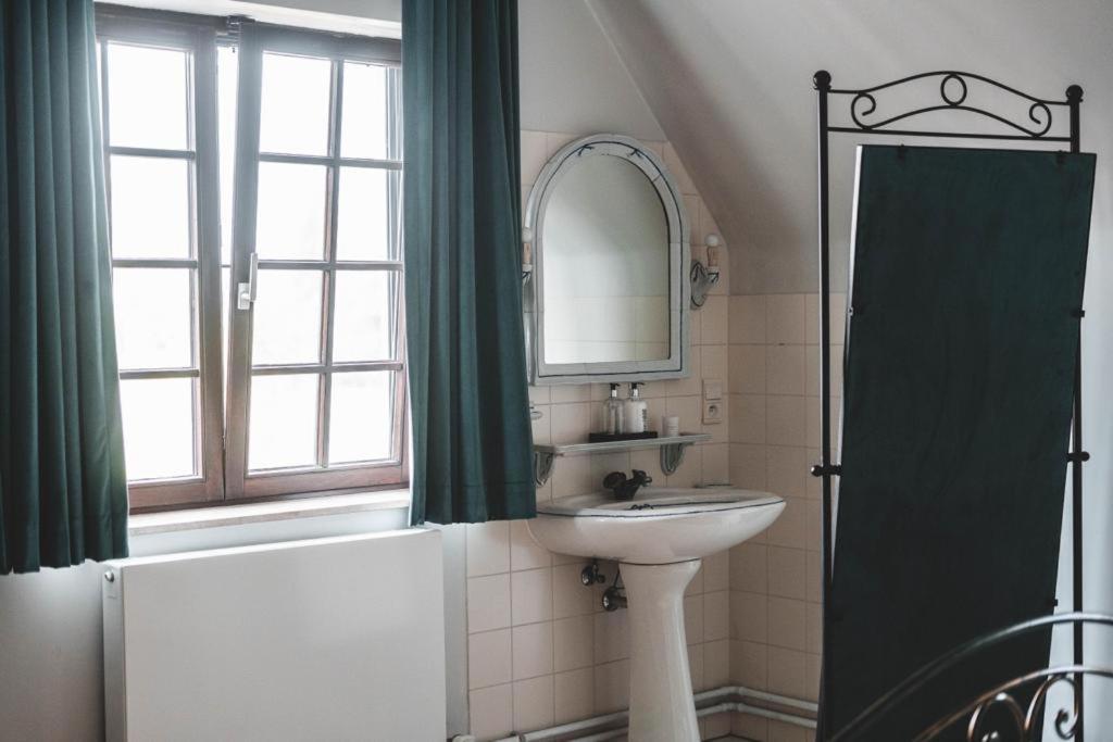 Guesthouse Ter Linden Bazel ภายนอก รูปภาพ